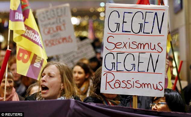 科隆难民大规模性侵美女，欧洲女性流泪抗议，美女晚上不敢出街