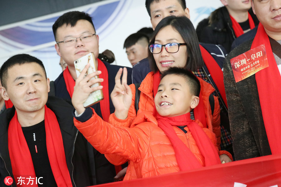 飞越3千里的暖心之旅 100余名阜阳籍务工者免费乘专机回家