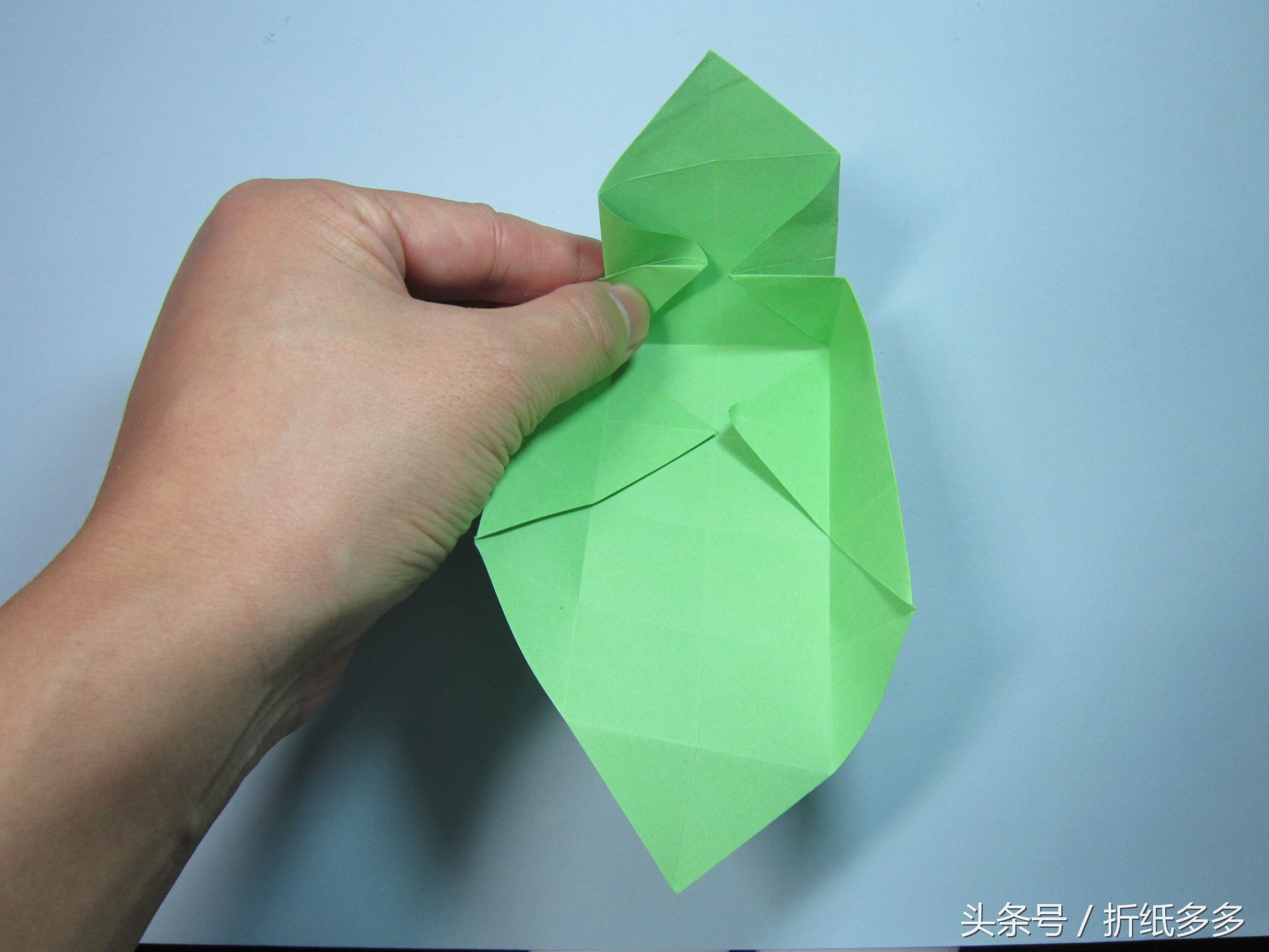 收纳盒折纸图解，几个步骤就能折出一个简单的收纳盒子
