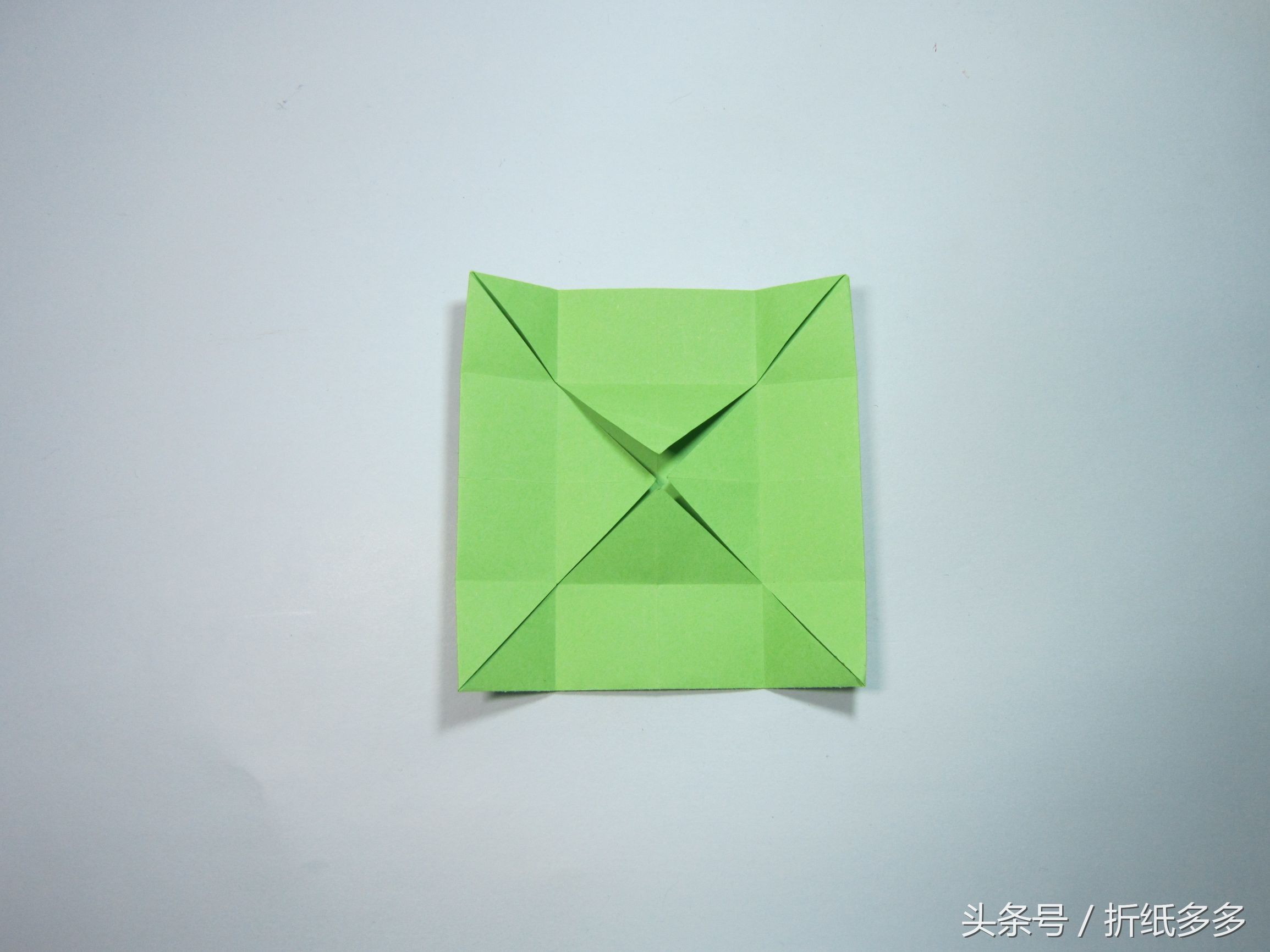 收纳盒折纸图解，几个步骤就能折出一个简单的收纳盒子