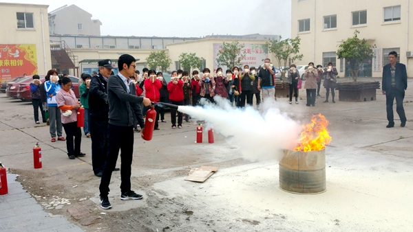 塔南社区工会举办“消防”演练活动
