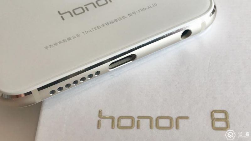 给父母的新年礼物—HONOR 老旗舰荣耀8 手机 开箱