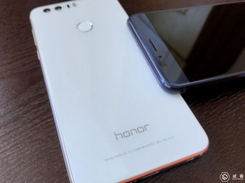 给父母的新年礼物—HONOR 老旗舰荣耀8 手机 开箱