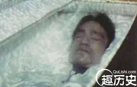 李小龙的死因是什么？为什么会英年早逝？