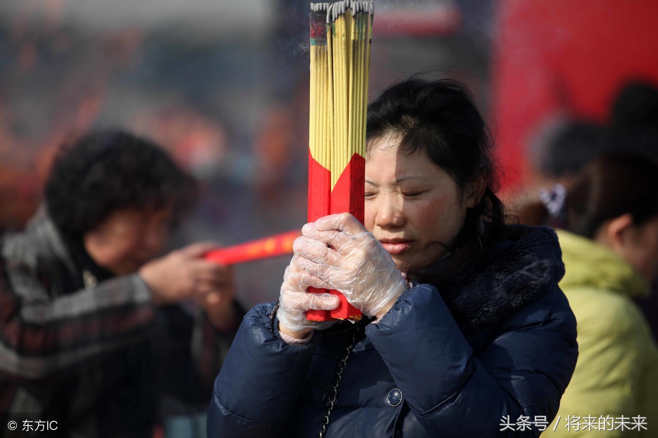 中国农村封建迷信盛行 "驱鬼"治病，仙家赚钱吃饭都要”抢时间“