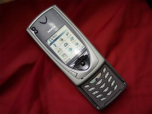 一张老古董手机上大合照看哭八零后，诺基亚型号随口说出！