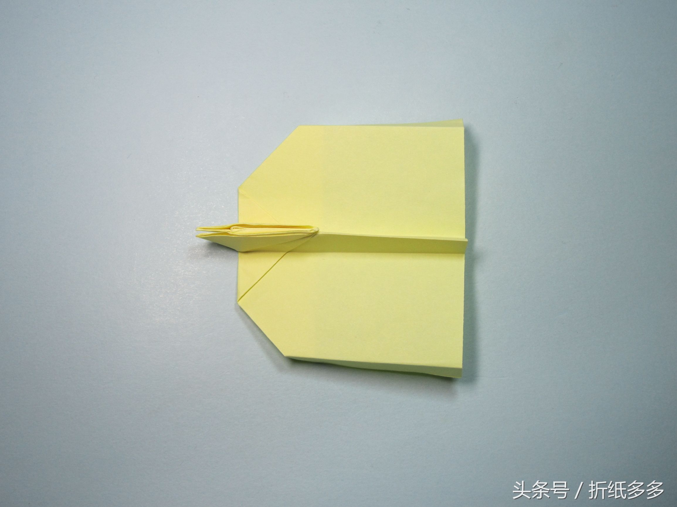 折纸飞得久的飞机步骤图解 2分钟学会简单的纸飞机折纸教程