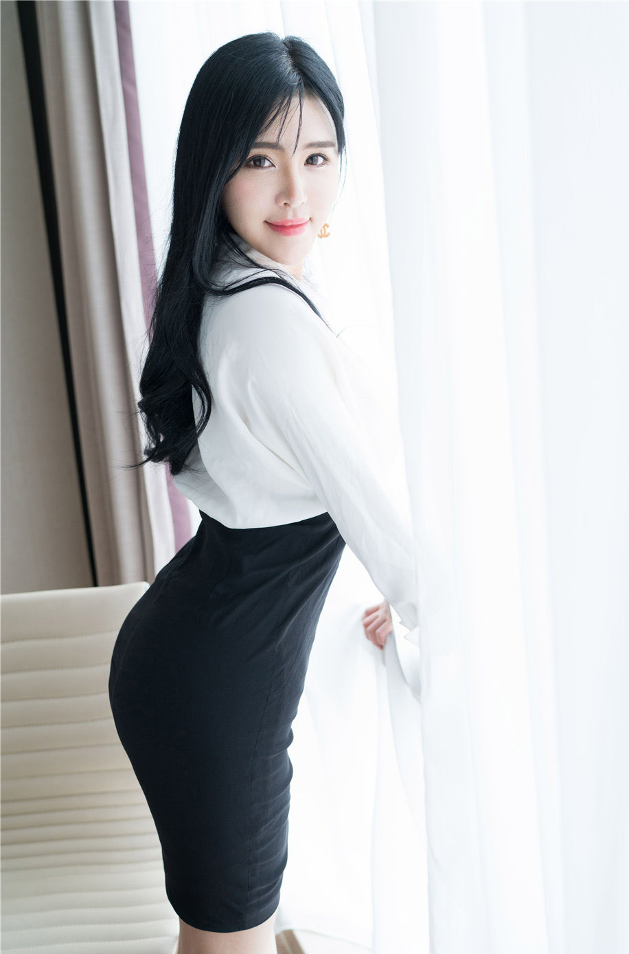 甜美动人的女秘书图片