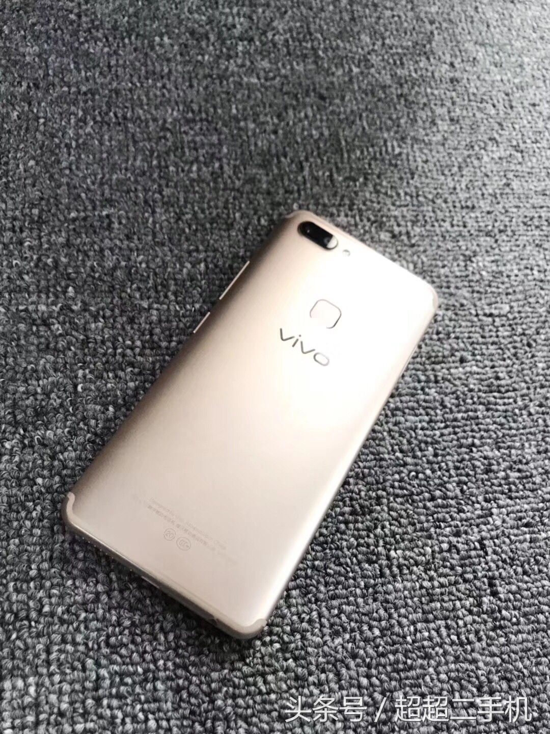 2699下手vivo X20，骁龙660 4gB，后置摄像头双摄像头照相牛，充电电池变小点吧