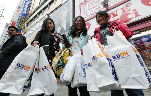 英媒:中国游客赴日不再青睐奢侈品 爆买变精挑细选