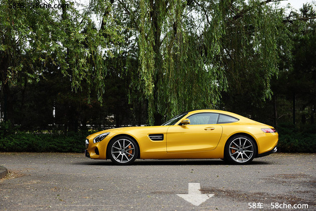 超跑也玩性价比？试驾梅赛德斯-AMG GT S