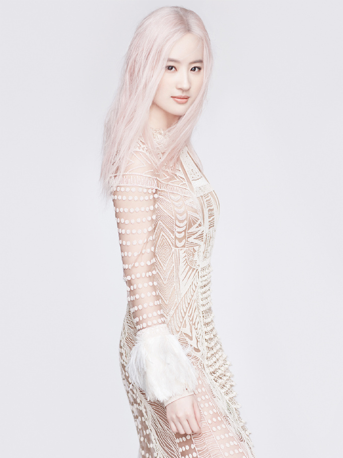 Liu Yifei meets 2 dimension! Challenge pink to grow netizen of hair resembling demon first: Yan Hao is capricious