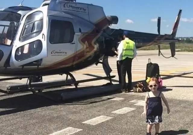 全球最小名媛奢靡生活：年仅2岁，直升机代步？！