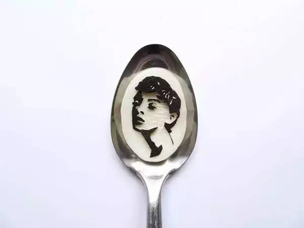 她把吃喝都变成了艺术品——一个勺子的罗曼史