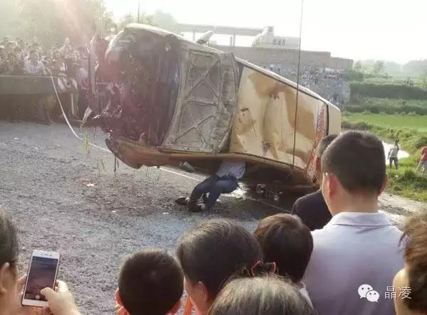 后续）邵阳“小车掉进深水塘”：救援打捞视频·图片_微信传开了