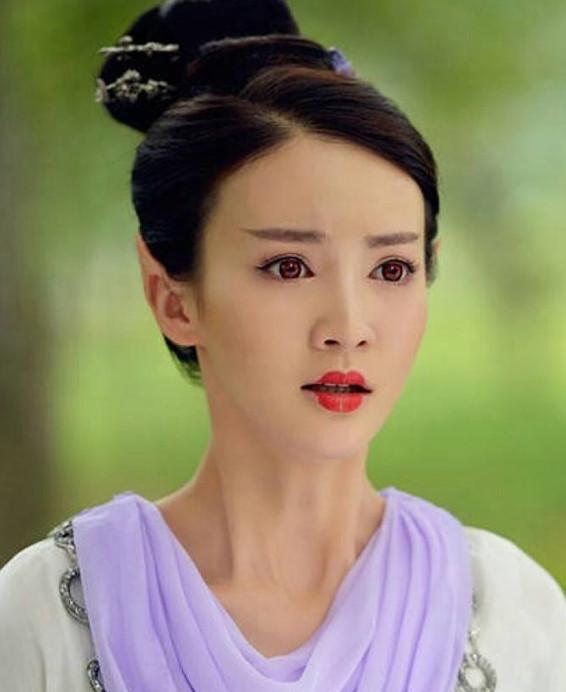 12星座代表的"女狐狸":处女座的最妖媚,白羊座的最华贵