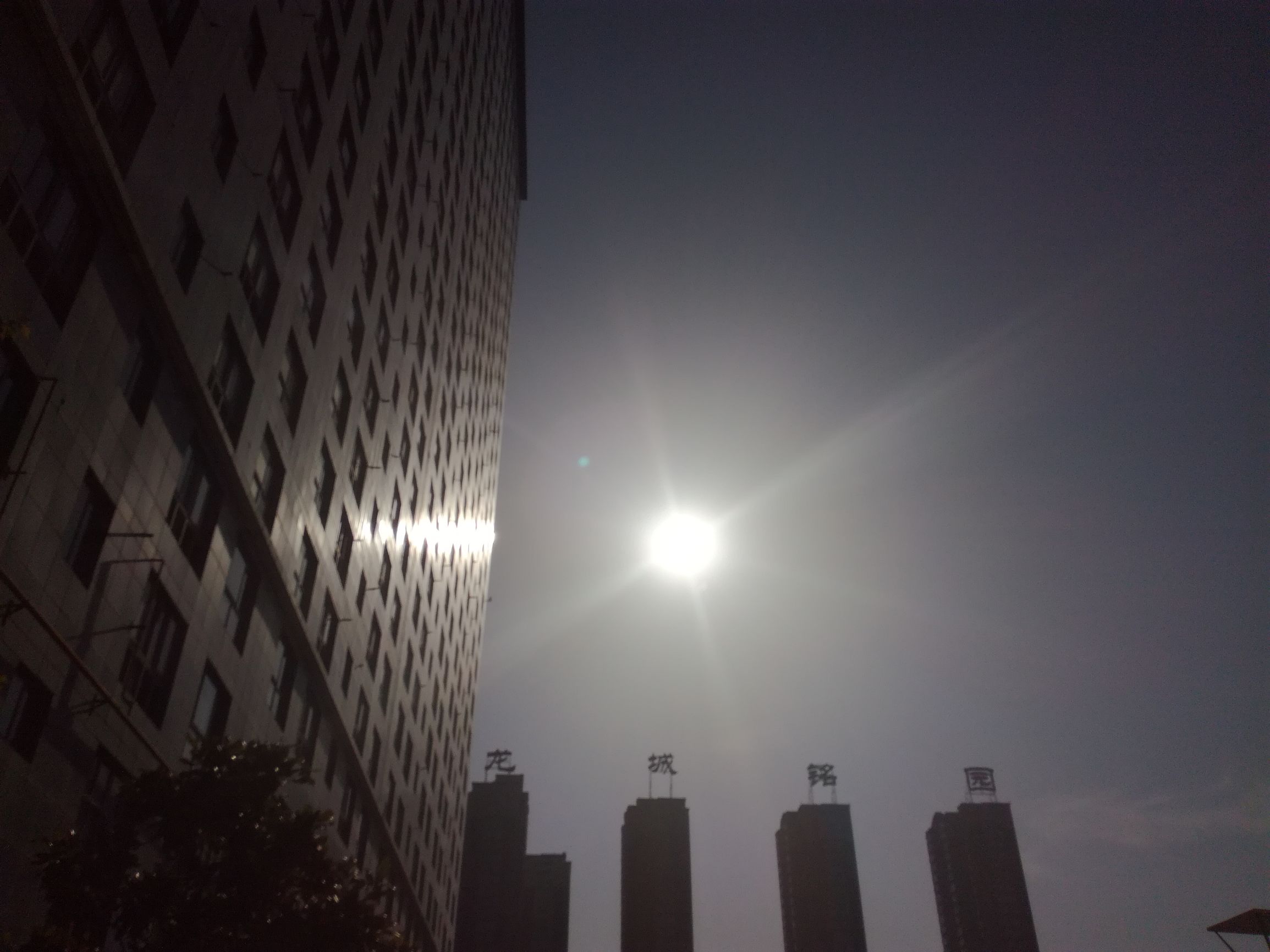 899元巔峰對(duì)決！360手機(jī)N4與榮耀暢玩5C對(duì)比評(píng)測(cè)
