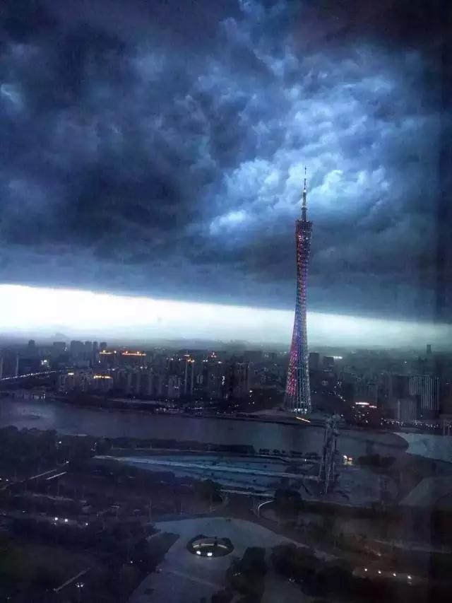 紧急通知！广州超强雷雨+8级大风现正生效！