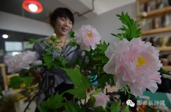 一张纸在这个邯郸姑娘手里玩出了“花样”!