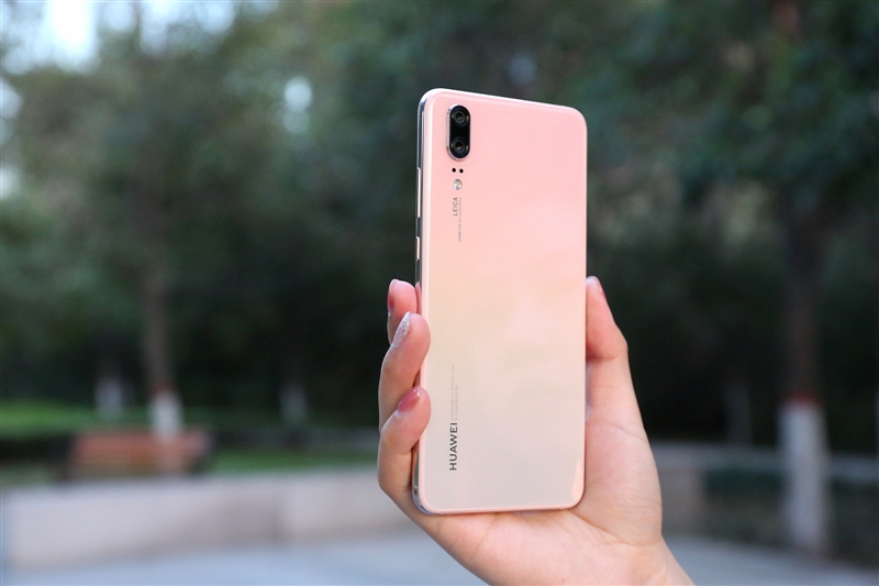徠卡雙攝封神之作！HUAWEI P20評測：漸變結構色不可自拔