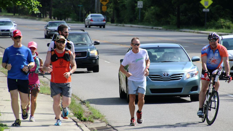 治疗“成瘾症”，六人跑步横穿美国