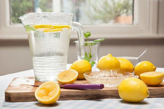夏季常喝柠檬水减肥，不可不知的三个副作用