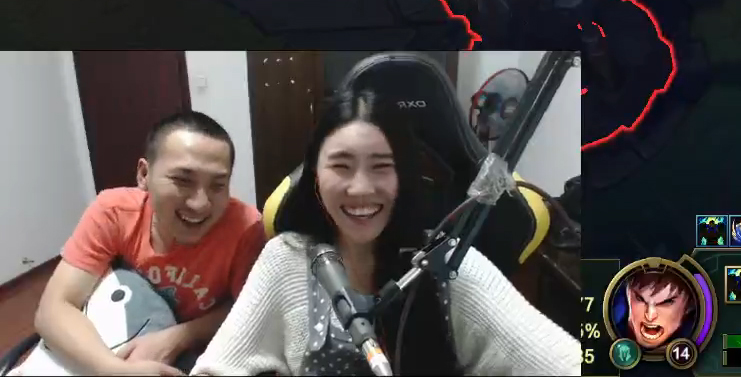 LOL影后阿怡重出江湖，代打弟弟走向台前