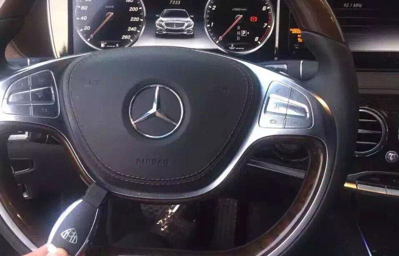 都说奥迪宝马都比不上奔驰：看到迈巴赫S600才懂