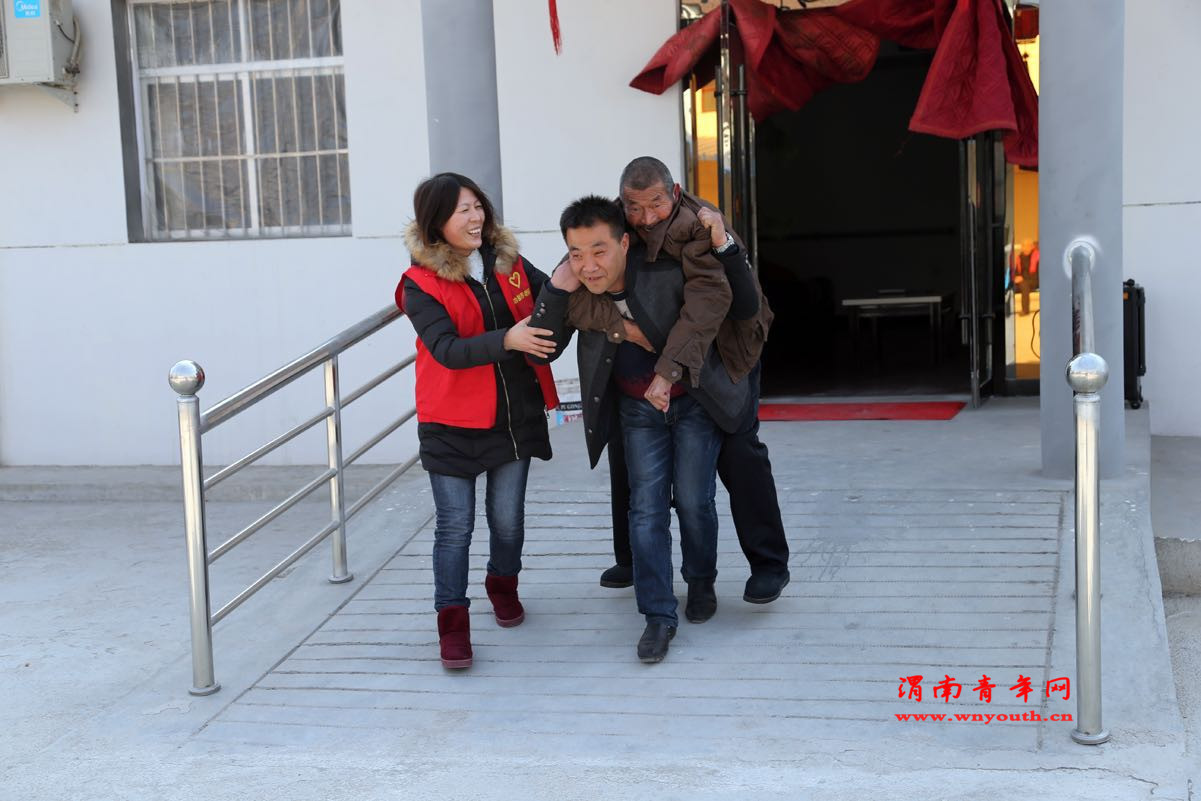 大荔县羌白镇夫妻俩办起养老院使百名老人享清福(组图)