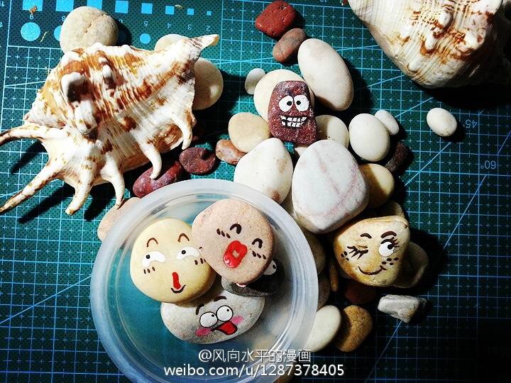 青岛网友用石头创作欢乐迎猴年