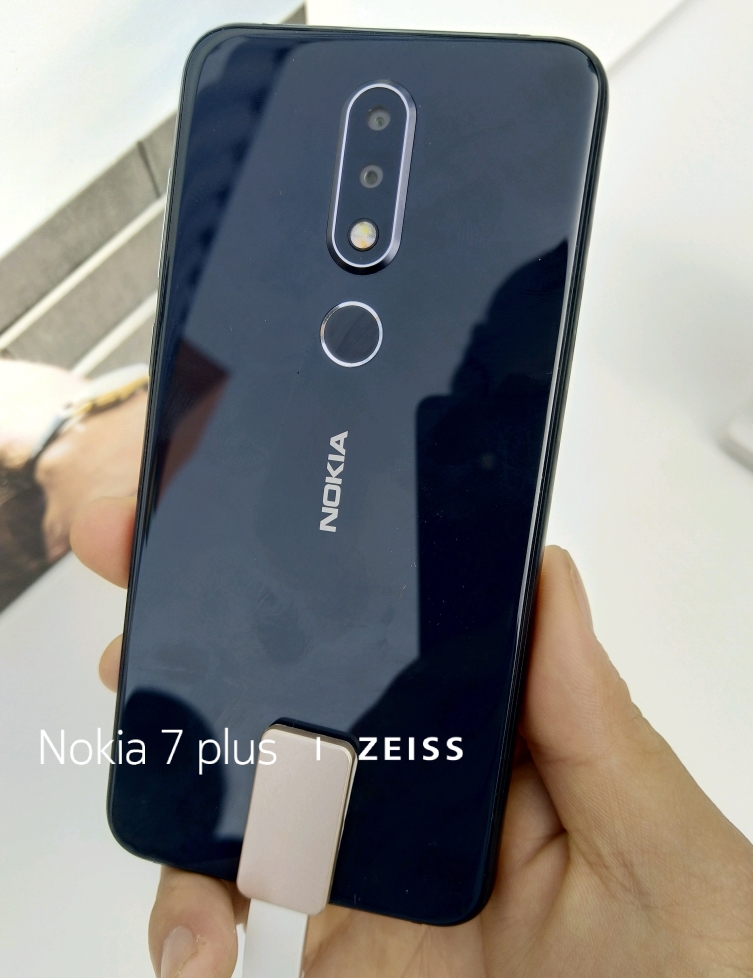 Nokia X真机提早现身：刘海屏 logo外置 双摄像头