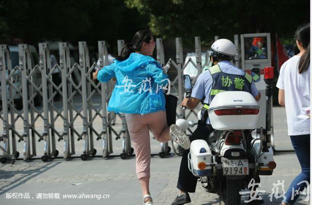 合肥：中考生身份证落在宾馆  交警骑摩托带她取回