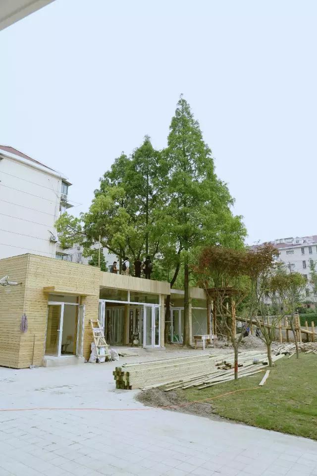一群爱捡木头的人，在上海打造了这样一家森林般的幼儿园