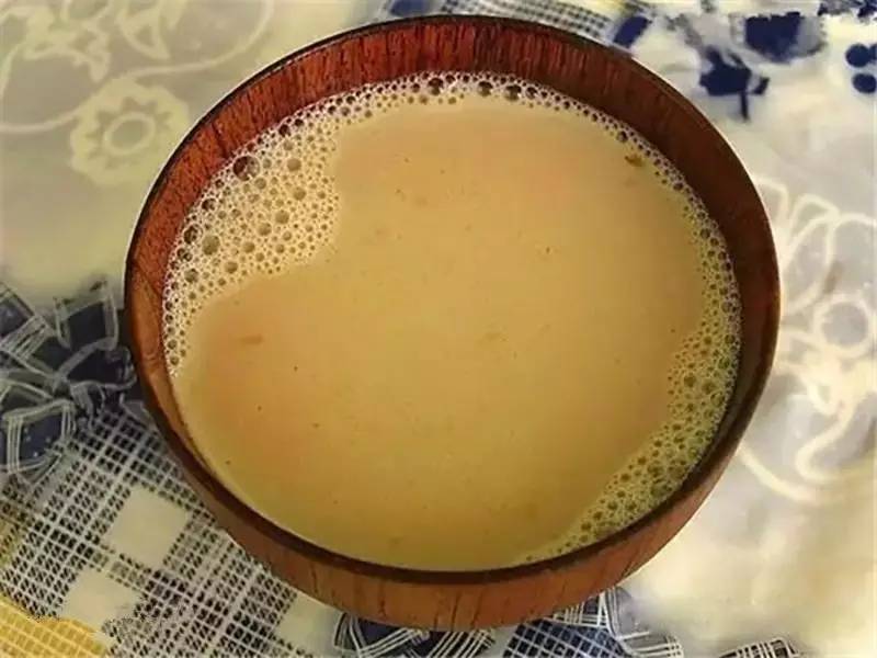 赤峰美食：蒙古族的奶茶，那是一种文化！