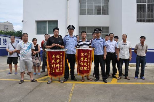 广西鹿寨：几十辆小客车电瓶接连被盗 警方全力追缴发还群众