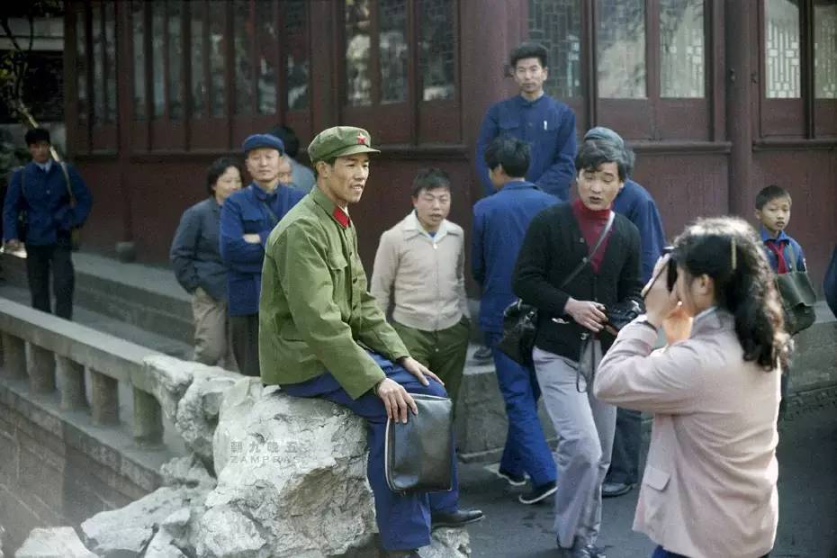 无意中发现的一堆废胶片,珍藏了80年代中国的秘密