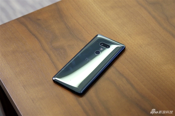 HTC U12 图赏：三d水漾夹层玻璃长相出色
