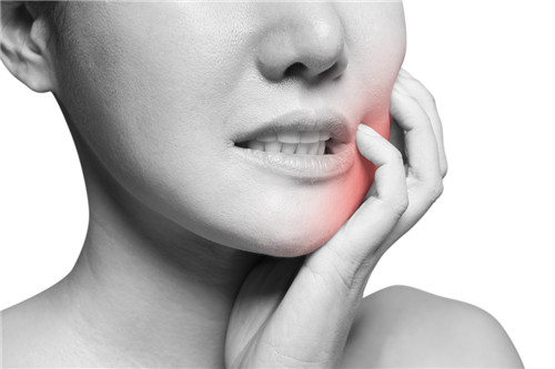 长期口腔溃疡怎么回事总是得口腔溃疡是身体缺什么东西吗