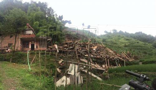 南川：暴雨侵袭致多个乡镇受灾 灾后自救正有序进行