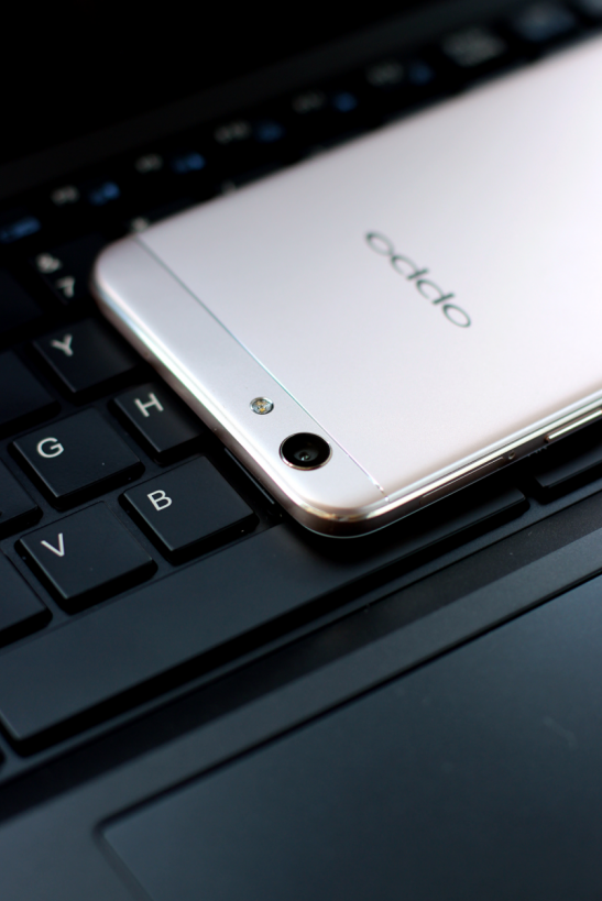 中檔手機(jī)上中的“顏王”，OPPO A59入門評(píng)述
