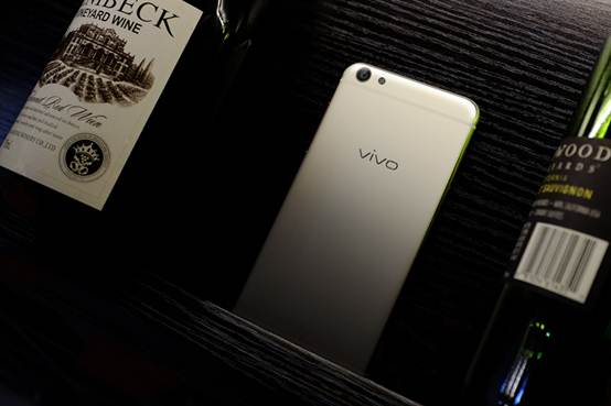 2498元自拍神奇 vivo X7智能手機搶先評測