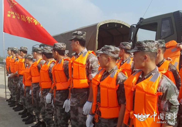 陆军军官学院紧急驰援肥东县灾区