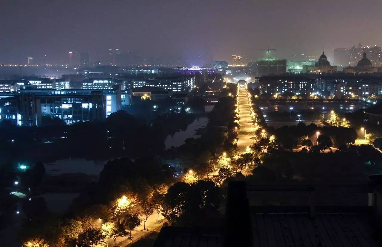 寂静的夜里，慢速镜头下的江南大学