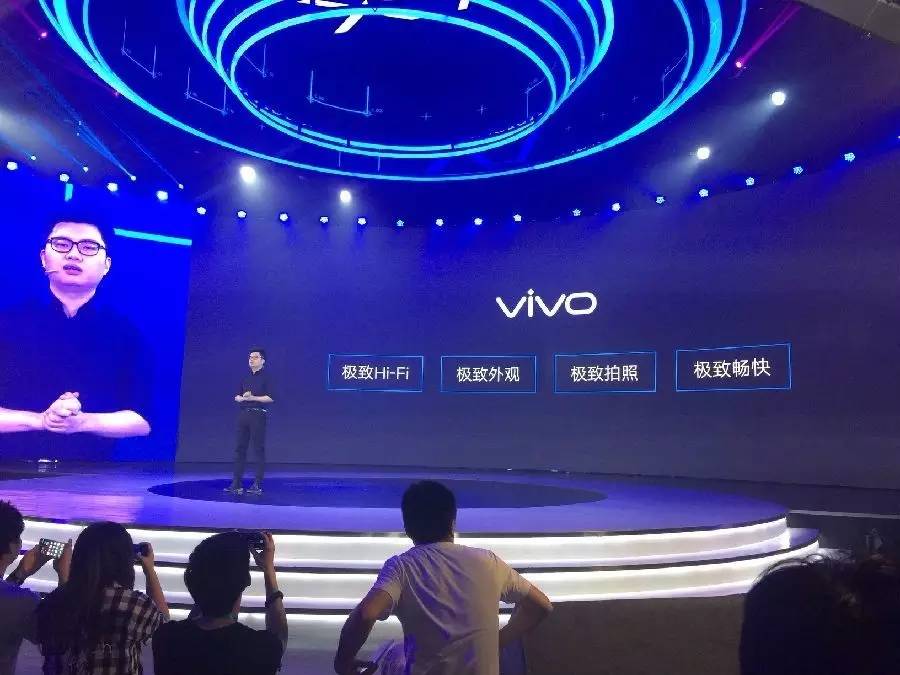 新品5.2英寸单手最爽，售价2498元起的vivo X7/X7Plus要照亮你的美