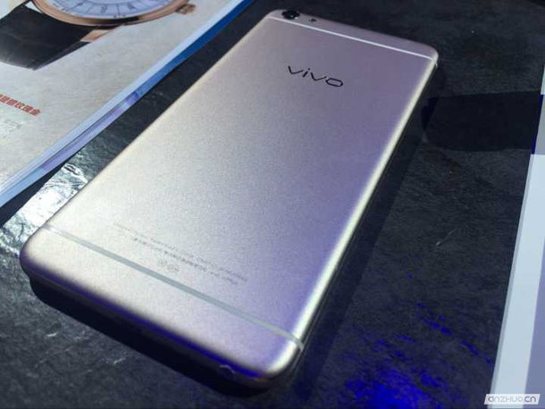 李敏镐品牌代言 柔光灯拍照神器：vivo X7Plus当场真机图赏