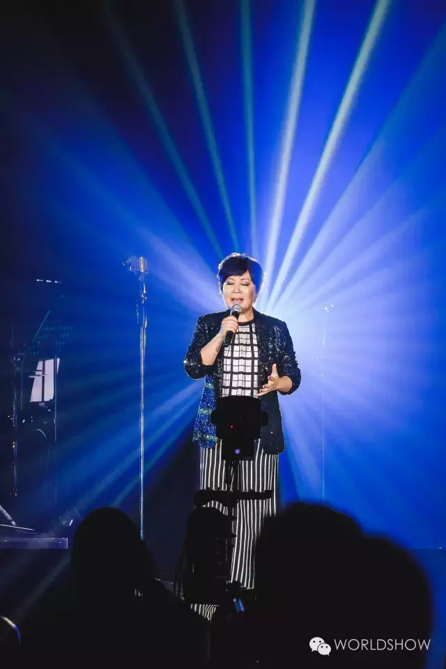 Livehouse show of Huang Xiaohu, how many person has listened to her once bar show? 