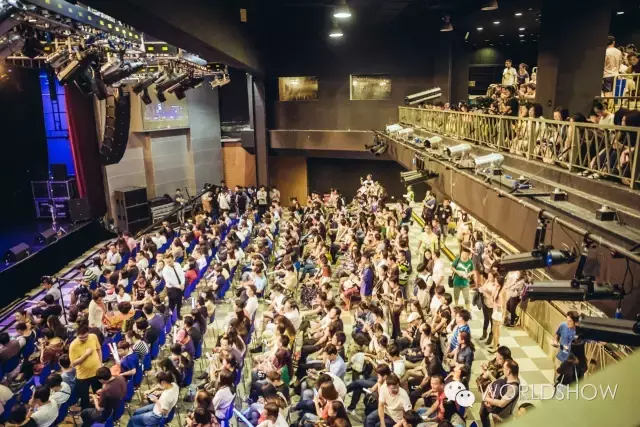 Livehouse show of Huang Xiaohu, how many person has listened to her once bar show? 