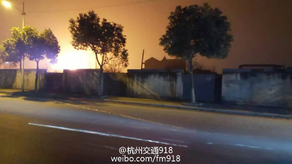 杭州莫干山路通运路一工厂发生爆炸  附近路段已封闭