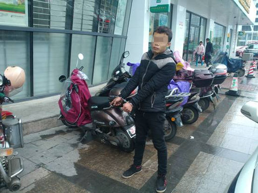 柳州：两群众报警电动车被盗  民警调看天网端掉一盗车团伙