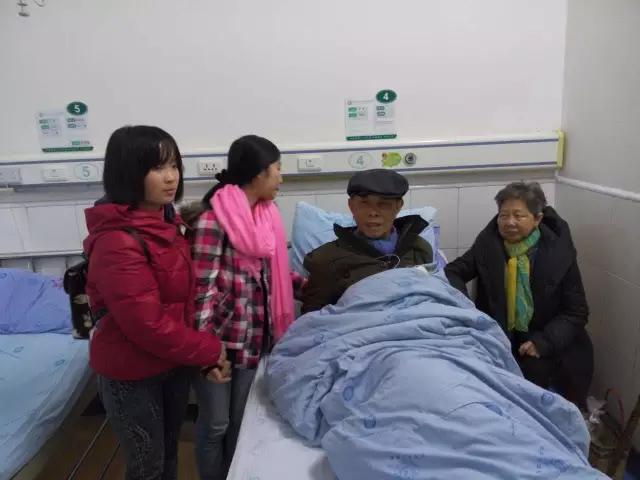 宜宾两个85岁老人在永辉超市电梯摔倒之后